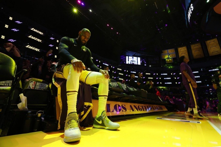 Леброн Джеймс — второй в списке 77 величайших игроков НБА по версии Hoopshype