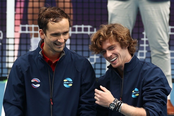 Теннисисты Медведев и Рублев вошли в топ-5 лучших игроков года по заработанным призовым