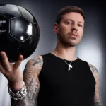 BetBoom Премиум выпустил ювелирную коллекцию к старту чемпионата мира по футболу — её лицом стал Фёдор Смолов