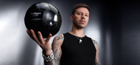 BetBoom Премиум выпустил ювелирную коллекцию к старту чемпионата мира по футболу — её лицом стал Фёдор Смолов